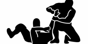 やめてって言ってるのに、彼氏が関節を決めようとしてくる…大切にされてない気がする。