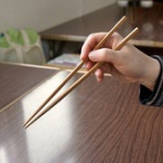 【悲報】ワイ、箸の持ち方がおかしいと新入社員に馬鹿にされた結果・・・