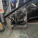 車が突っ込んできた！