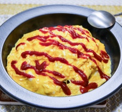 しっとりタイプの熱々シンプルオムライス&「ドリア風ピラフ」