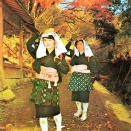 *是も又　都のつとと　小原女が　薪のゆきを　 はらはでやこし