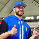 【朗報】元DeNAケイ、日本式トイレに歓喜ｗｗｗ「Massive news」村上の一言で球団が動く