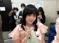 小嶋陽菜がヤングコンサートに登場！物販で写真集を売るｗｗｗ