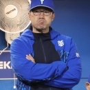 【悲報】DeNA相川監督、落球のヒュンメルを公開処刑「プロ野球なので（風は関係ない）」「自分の首絞めるだけ」