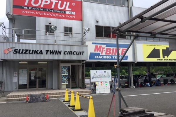 Fairlady Z Fan ガレージ エブリン