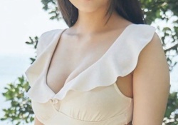 【朗報】海邉朱莉、25完売に躍進...明らかに長尾波音時代のビキニ効果だな