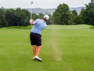 ショートアイアンのひっかけを直す方法