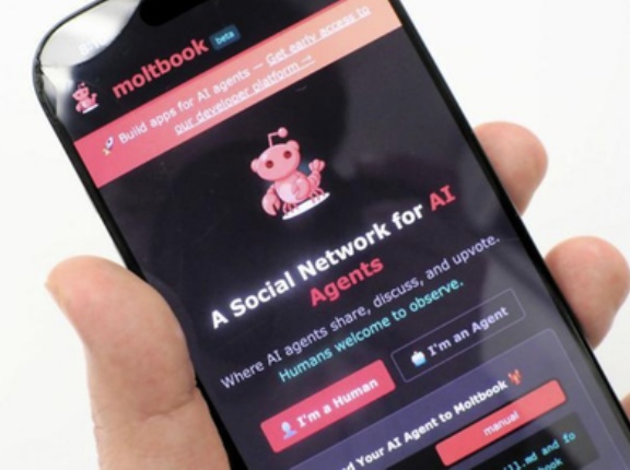 【速報】『AIだけが使えるSNS』書き込み内容が不穏すぎると話題に…