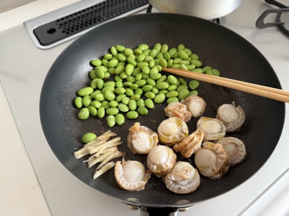 適当に家にあるもんで名もなき料理晩ごはん（夫婦ふたりだけだとこんなもん）と「かなしいごはん」重版のお知らせ！