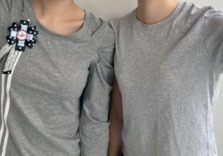 【画像】小島凪紗と藤吉夏鈴、ボディラインがくっきりと浮かぶ薄着でパシャリ