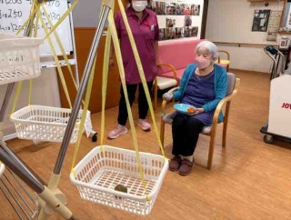 お手玉入るかな？  デイサービスセンター大正浪漫館