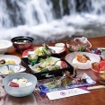 【宝塚市 バスツアー】渓流の瀬音をBGMに、涼しみながらグルメを堪能！『夏の川床料理と貴船神社、大原三千院』に行くバスツアー[PR]