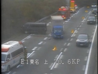 【現場の状況】#交通情報 東名高速 上り 足柄SA～大井松田IC付近 トラックと乗用車の衝突事故で2車線規制渋滞3月29日 #東名高速 #足柄 #大井松田