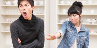 ブスに厳しい男の先輩の椅子に足を引っ掛けてしまいキレた先輩は私にビンタ → 私もお返しのビンタをしたら先輩は吹っ飛んでいったｗ