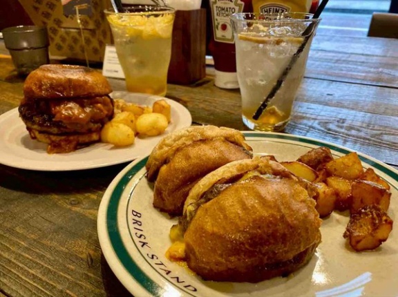 新潟初上陸！中央区東大通にオープンした『BRISK STAND NIIGATA（ブリスクスタンド新潟）』で『シングルパティ（切ったやつ）』『デミグラスバーガー』食べてみた。