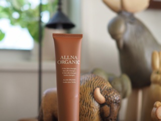 塗った直後にスマホ触ってもほんとに大丈夫？！あのハンドクリームを試してみた！