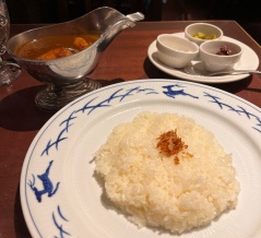 銀座三笠会館でチキンカレーランチ