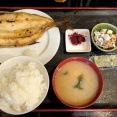 新宿三丁目「居酒屋・焼鳥 みよし」焼魚定食（ホッケ）
