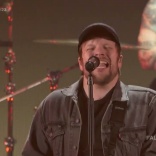 【動画あり】ライブに映り込む爆乳たゆんたゆんお姉さん