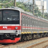 『【増える黄色いゴム】205系M24編成転落防止ゴム設置』の画像