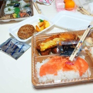 婆ちゃんとラストランチ。と、薄いパープルの枝豆つくりました。