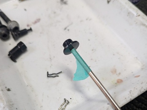 油圧ディスクのブリードスクリューキャップ固着トラブルの実例と考察