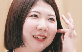 西山朋佳女流四冠、女性枠権利行使を表明　女性初の「棋士」誕生へ