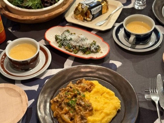 ビーフストロガノフのポレンタの夜ごはん