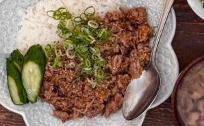 平日におすすめ、もやし丼献立。