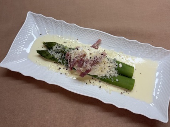 北海道産の大きなアスパラガス