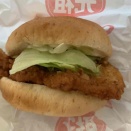 ケンタッキーのチキンフィレバーガーセット　業務スーパーのおつまみえんどう豆にんにく味