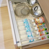 『備蓄食料品をわかりやすく収納するためにしたこと』の画像