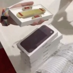 【悲報】転売ヤーさん、買い占めた新型iPhoneを店に持ち込むも中身が文鎮で詰む