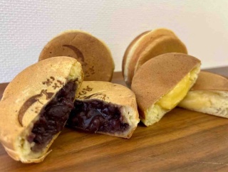 『イオンモール新潟亀田インター』内にオープンした今川焼き専門店『浅草今川焼き 月のうさぎ』で『極上つぶあん』『濃厚カスタード』買って食べてみた。