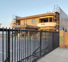 小牧原駅近くの「落合ヘルド」で解体工事中。今後は何に？（小牧市小牧原新田）