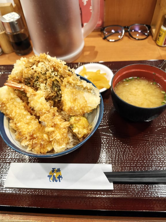 外国人「てんやの天丼が美味しすぎた、日本のチェーンで他にオススメある？」