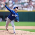 山本由伸　日本投手初の完全試合ならず　偉業まであと4人…名手ベッツがまさかの失策