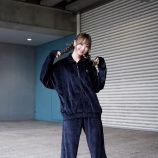『[イコラブ] 瀧脇笙古、上下ネイビーの全身ショットで雰囲気ガラリ　久々の三つ編みも「かわいすぎるよ～」』の画像