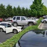 『何が起きたらそうなるの？』意味がわからない交通事故集【画像】