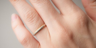 私はとある販売員をしてる既婚女なんだけど、以前50代後半～60代前半ぐらいの男性がしつこく食事に誘ってきたことがあった。その男性は用もないのに来店し…