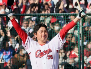 カープ新井監督、HR競争で金本に打撃コーチ打診して豪快ホームラン【カープレジェンドゲーム2025】