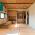 曲線の壁に造作ベンチ。これは注文住宅？…いいえ、実は実家をフルリノベしたんです【タイムズ不動産】