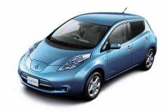 日産、ＥＶ「リーフ」後継車、年内発売へ！ 航続距離３００km