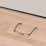 芸術ってなに？美術館の床にメガネを置いたらとんでもない結果になった！