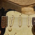 知ってる？ギターの材って実は何使っても音は変わらないんだよ