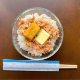 『質素弁当（たらこバターごはん）』の画像