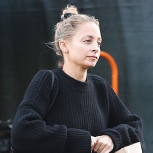 ニコール リッチー スウェットシャツ レギンスにチェックシャツを羽織ったアクティブコーデでお出かけ 海外セレブファッションブログ 最新スナップ おしゃれ情報が盛り沢山 Dailycelebritydiary