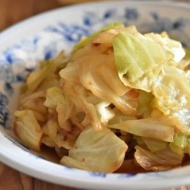 【春キャベツはこう食べる】油揚げでうま味たっぷりのクタクタ煮の作り方