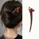 木かんざし赤い実デザインが可愛い！普段使いから結婚式まで活躍する和装小物