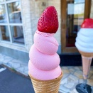 とはいえ毎年食べている北斗市「ジョリ・クレール」のいちごソフトクリーム！